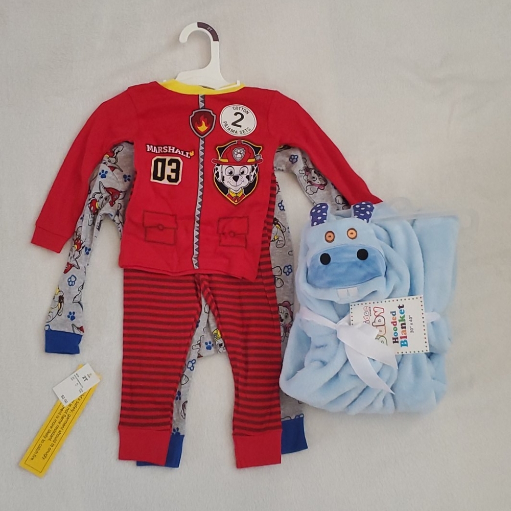 Boys Pijamas and hooded blanket